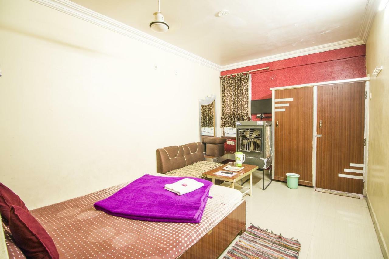 Hotel Gujarat Palace Ujjain Exterior photo