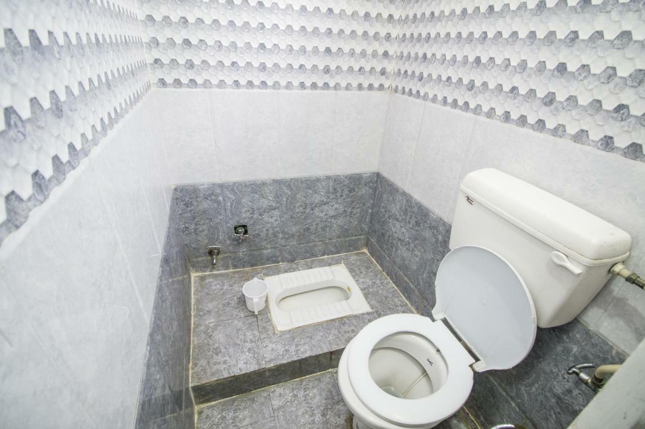 Hotel Gujarat Palace Ujjain Exterior photo