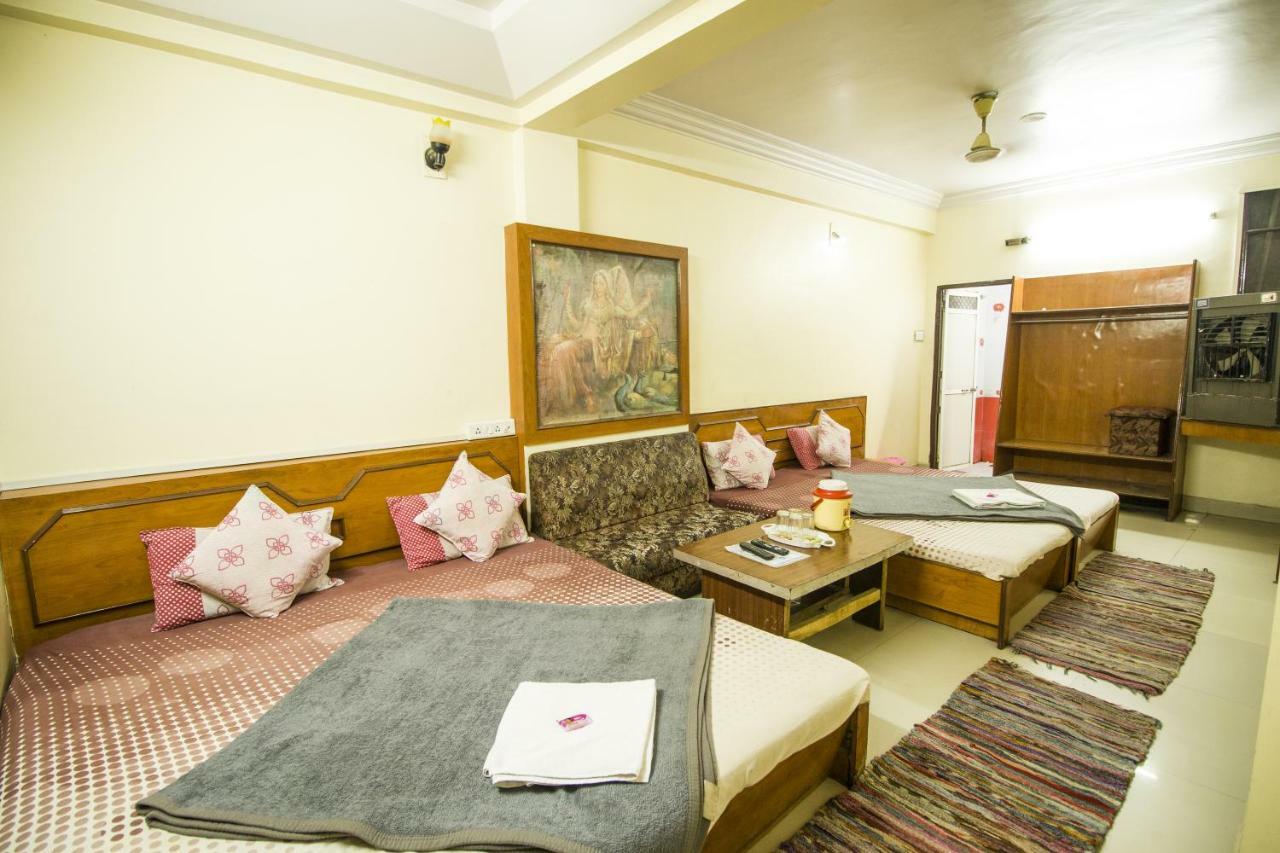 Hotel Gujarat Palace Ujjain Exterior photo